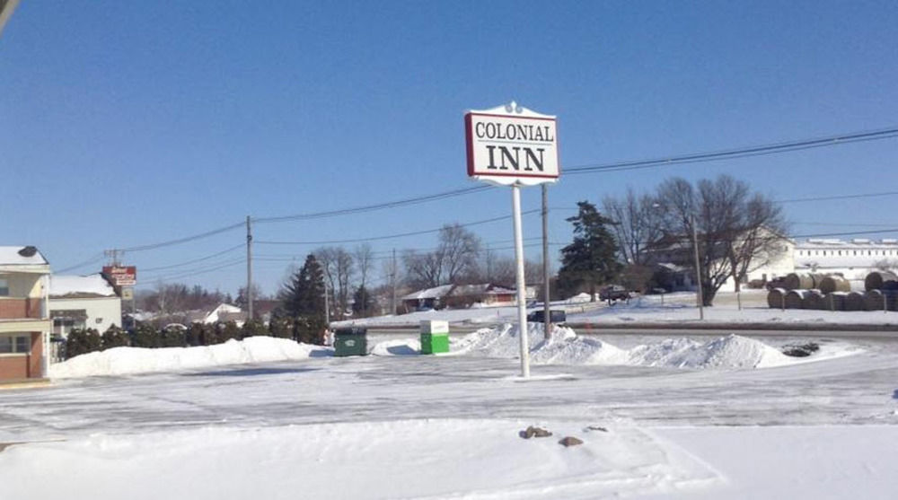 Colonial Inn Dyersville ภายนอก รูปภาพ